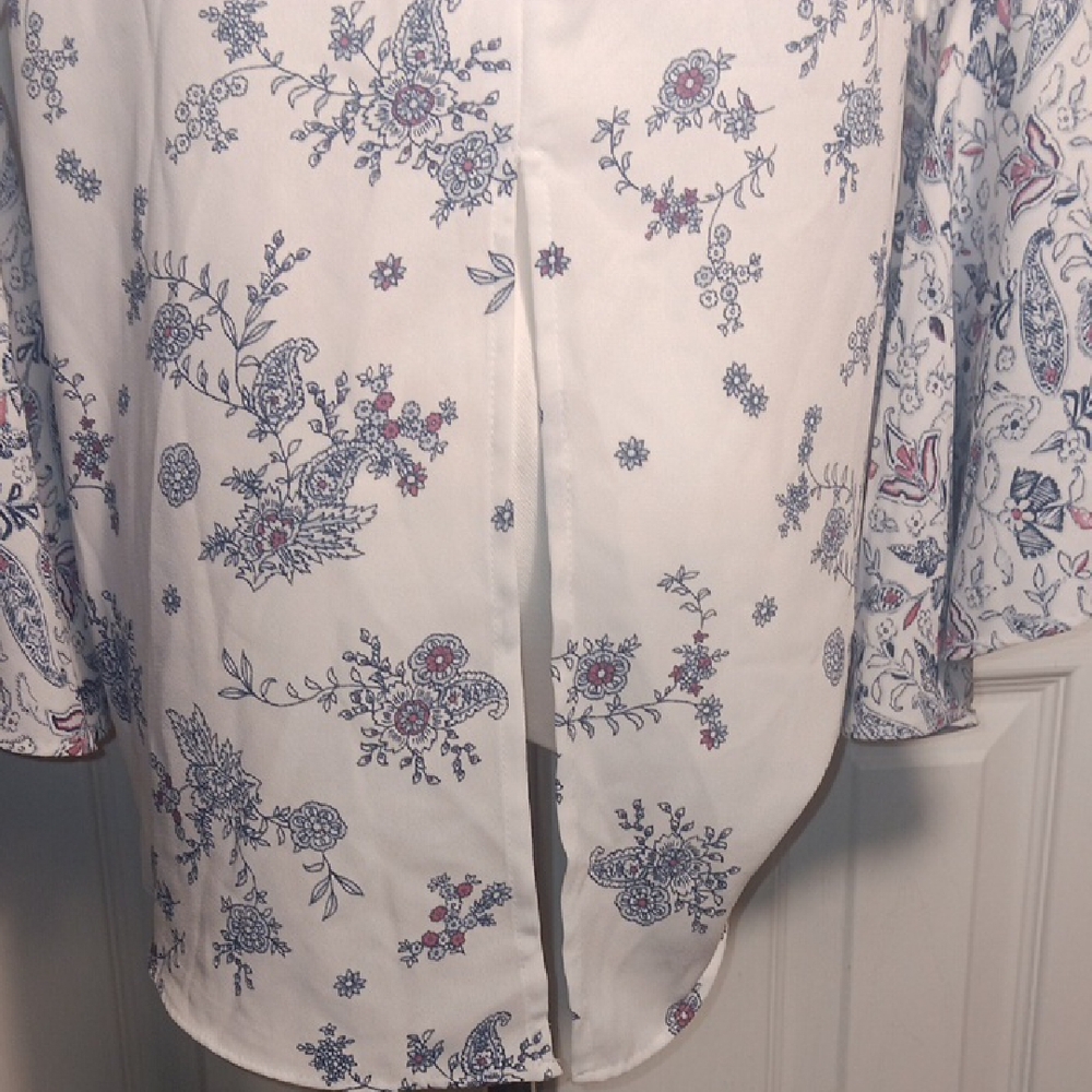 LC Lauren Conrad Floral Bell Sleeve Blouse - Picture 8 of 15